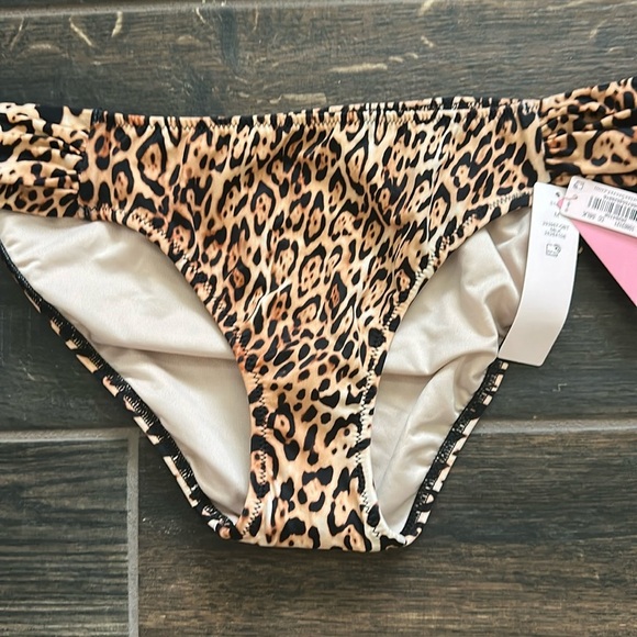 Bottom only 💖Victoria’s Secret Bikini - Picture 2 of 9
